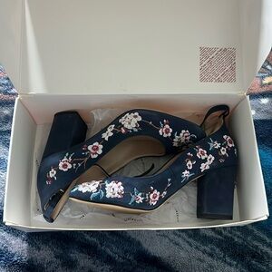 White House Black Market Bethany Shoes Size 7 - Officer Blue Chunky HL